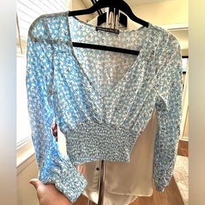 Abercrombie & Fitch Long-Sleeve Cropped Shirt Waist-up dressing Size XS